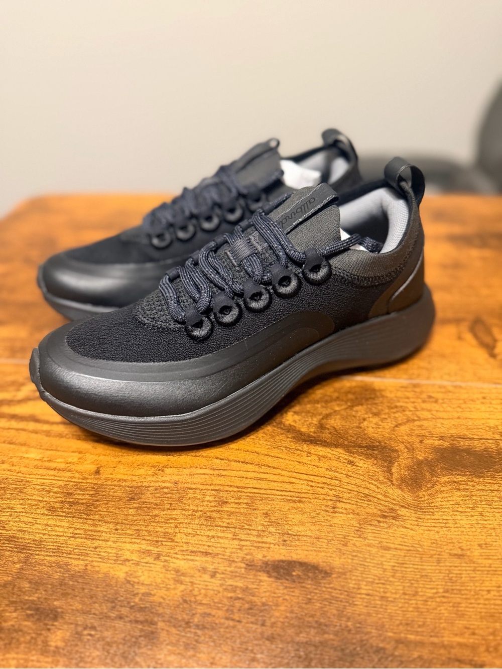 Womens Allbirds Black Lightweight Performance Sneakers 6W